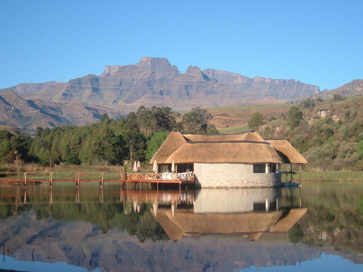 Dragon Peaks Mountain Resort Champagne Valley ภายนอก รูปภาพ