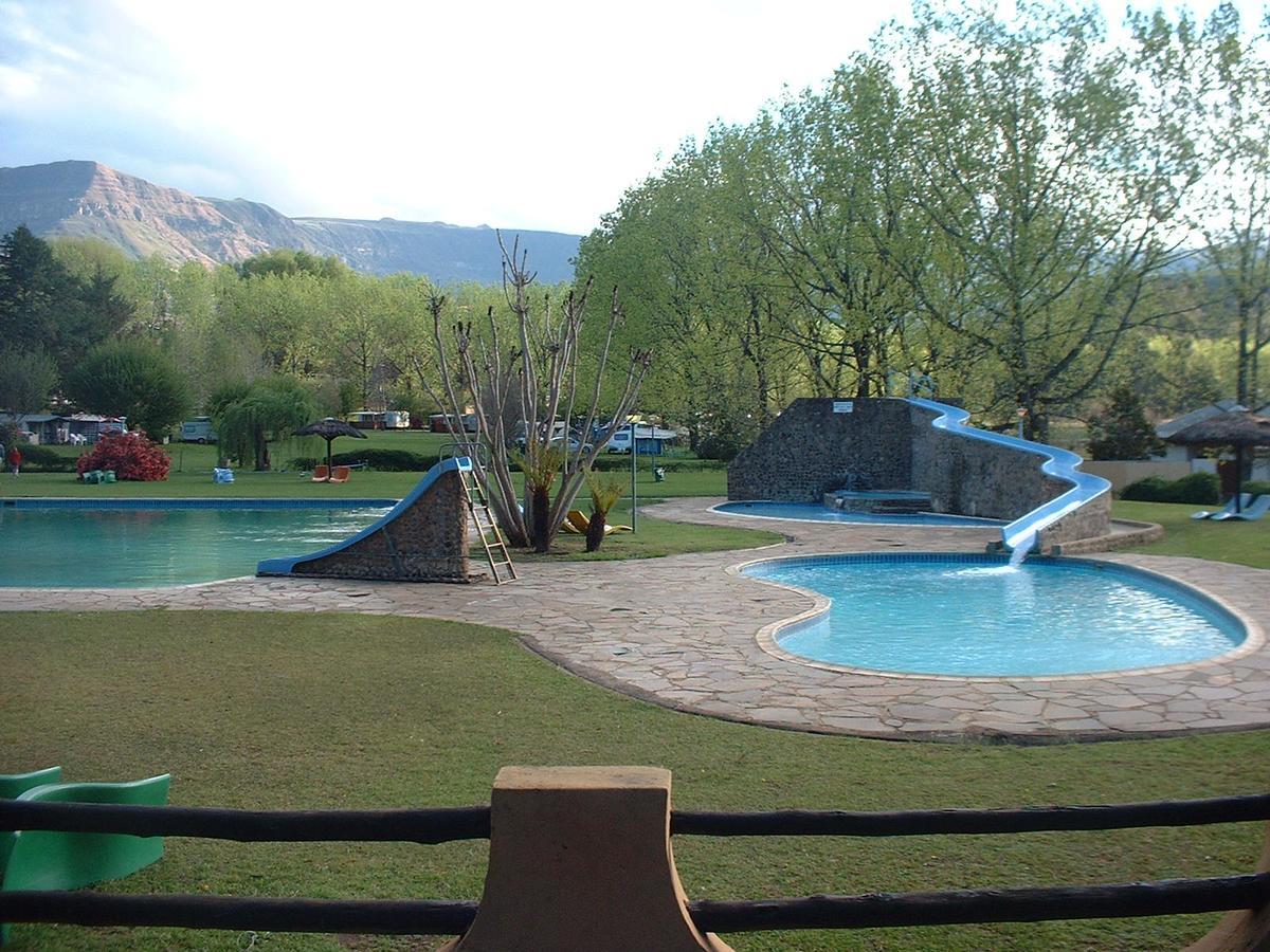 Dragon Peaks Mountain Resort Champagne Valley ภายนอก รูปภาพ