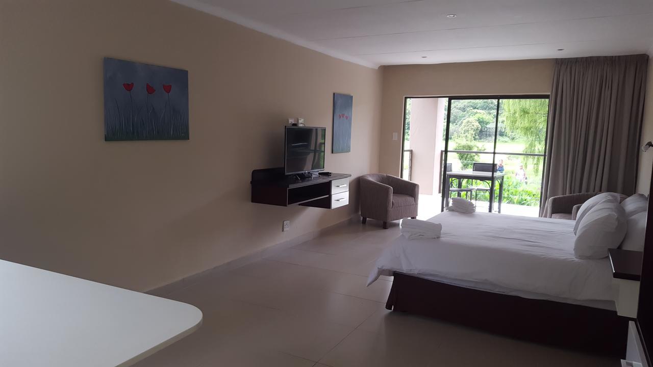 Dragon Peaks Mountain Resort Champagne Valley ภายนอก รูปภาพ