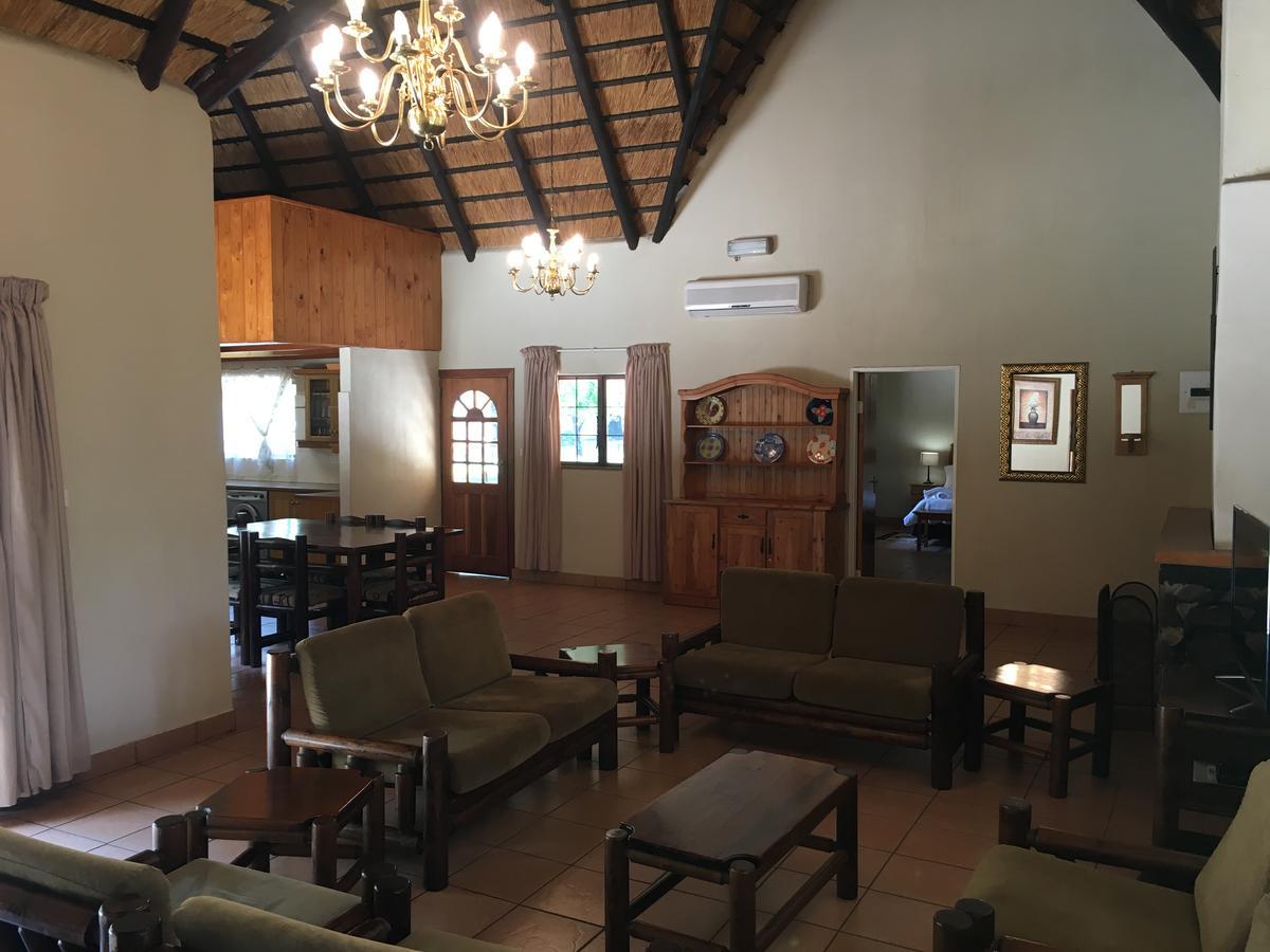 Dragon Peaks Mountain Resort Champagne Valley ภายนอก รูปภาพ