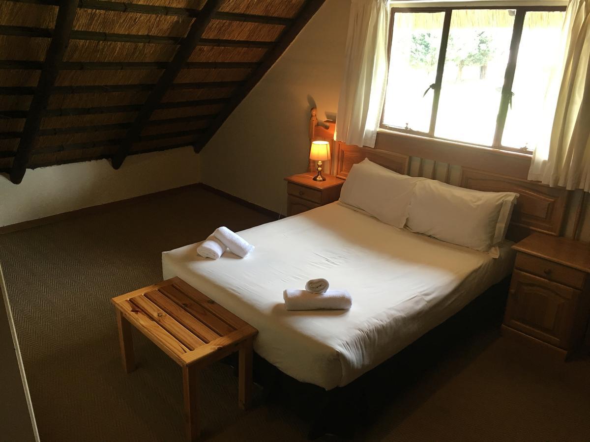 Dragon Peaks Mountain Resort Champagne Valley ภายนอก รูปภาพ